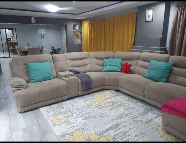 6 BEDROOM HOUSE FOR SALE IN MANKWENG